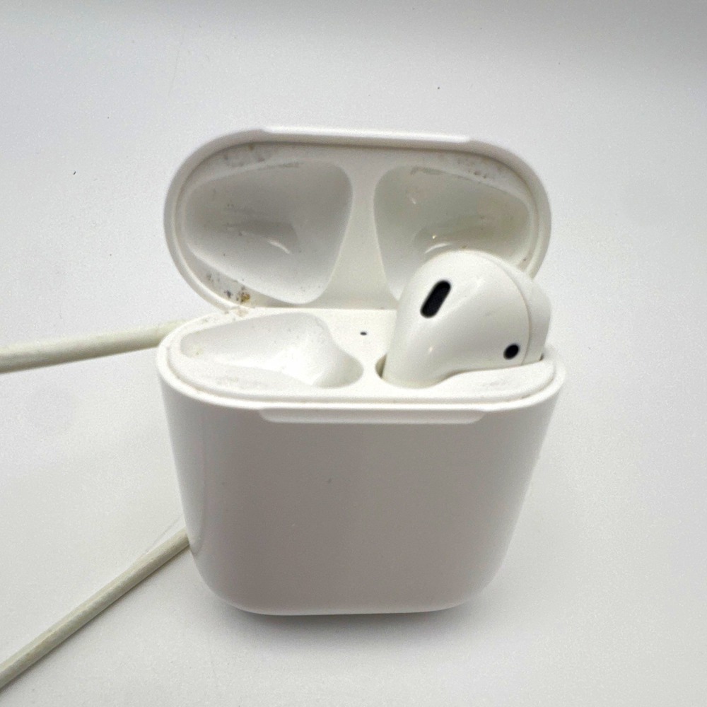 Apple AirPods 1st Gen Right Earbud & Charging Case Original Apple
